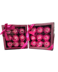 Cutie cadou 4 trandafiri din sapun cu fundita satinata