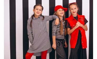 Reînnoirea periodică a hainelor copiilor - cum să faci asta fără a-ți face griji pentru costuri?